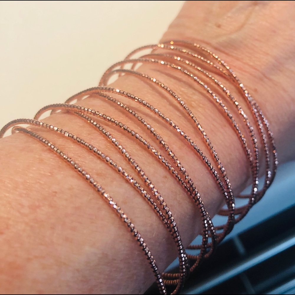 Delicate cuff - Picture 2 of 2
